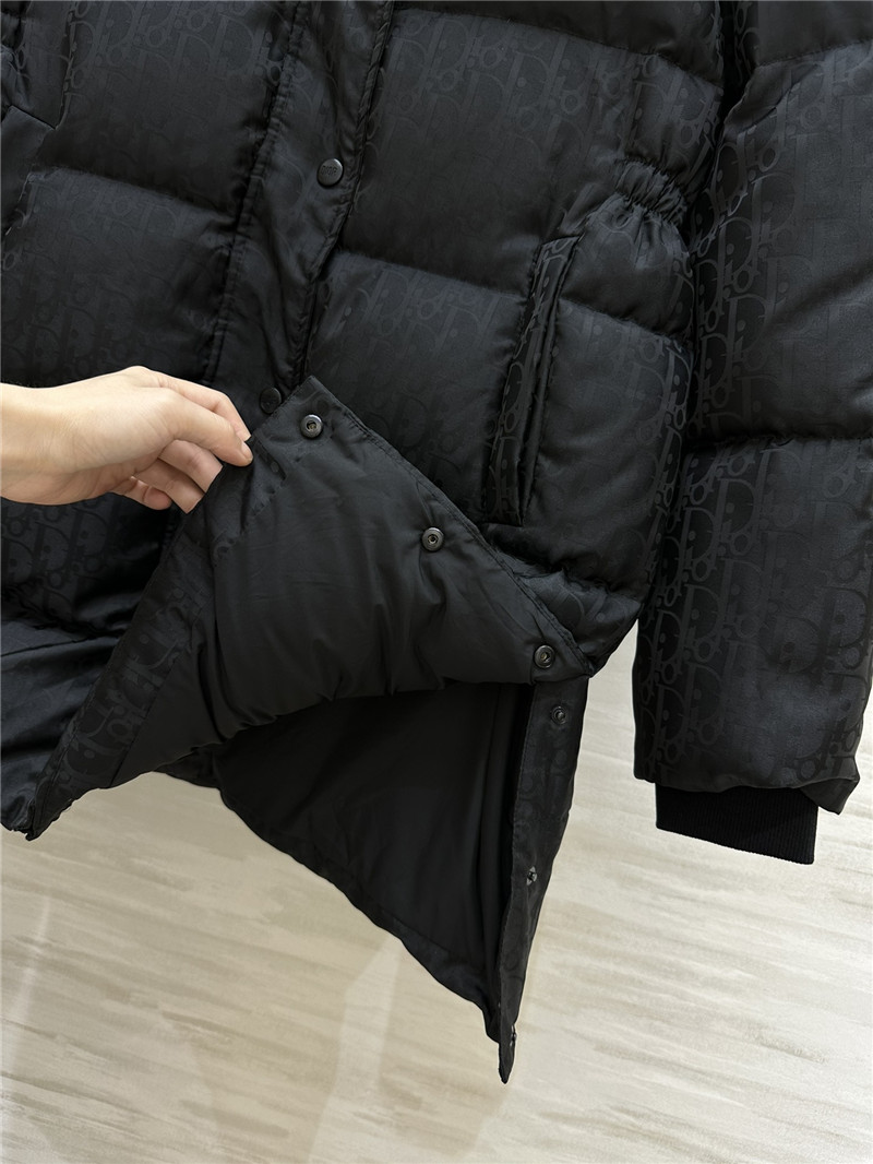 D10r mid-length down jacket