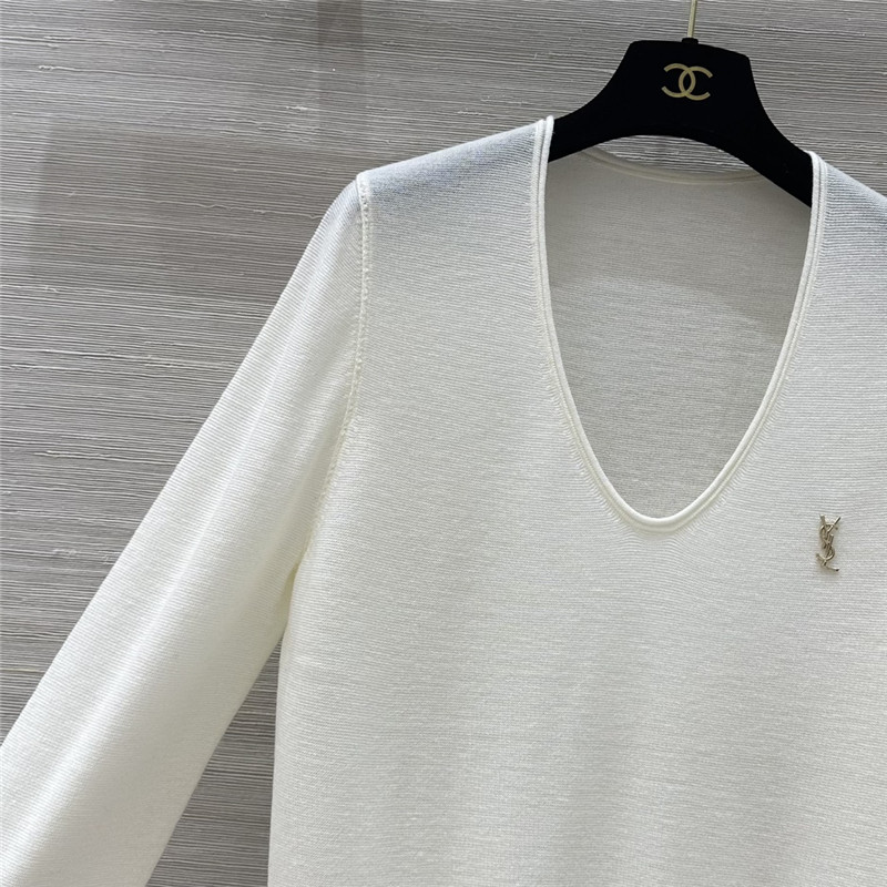 Y51 v-neck wool base top