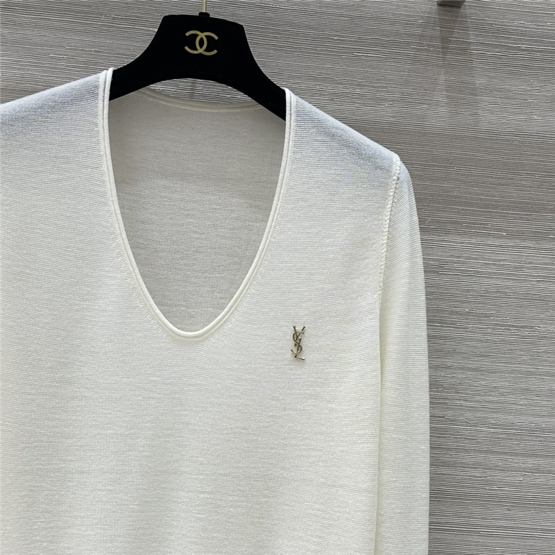 Y51 v-neck wool base top