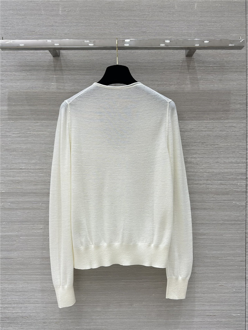 Y51 v-neck wool base top