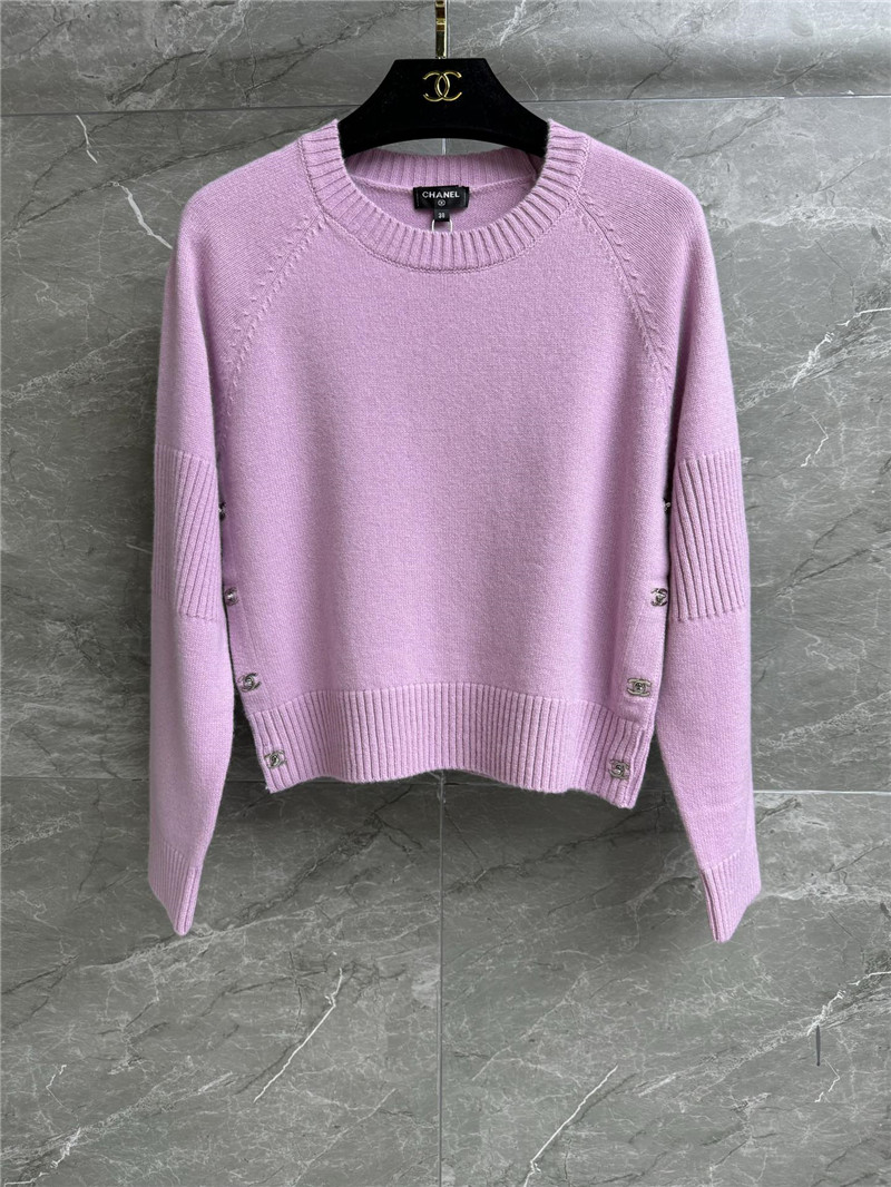 Ch**el turnlock hem crop sweater pink
