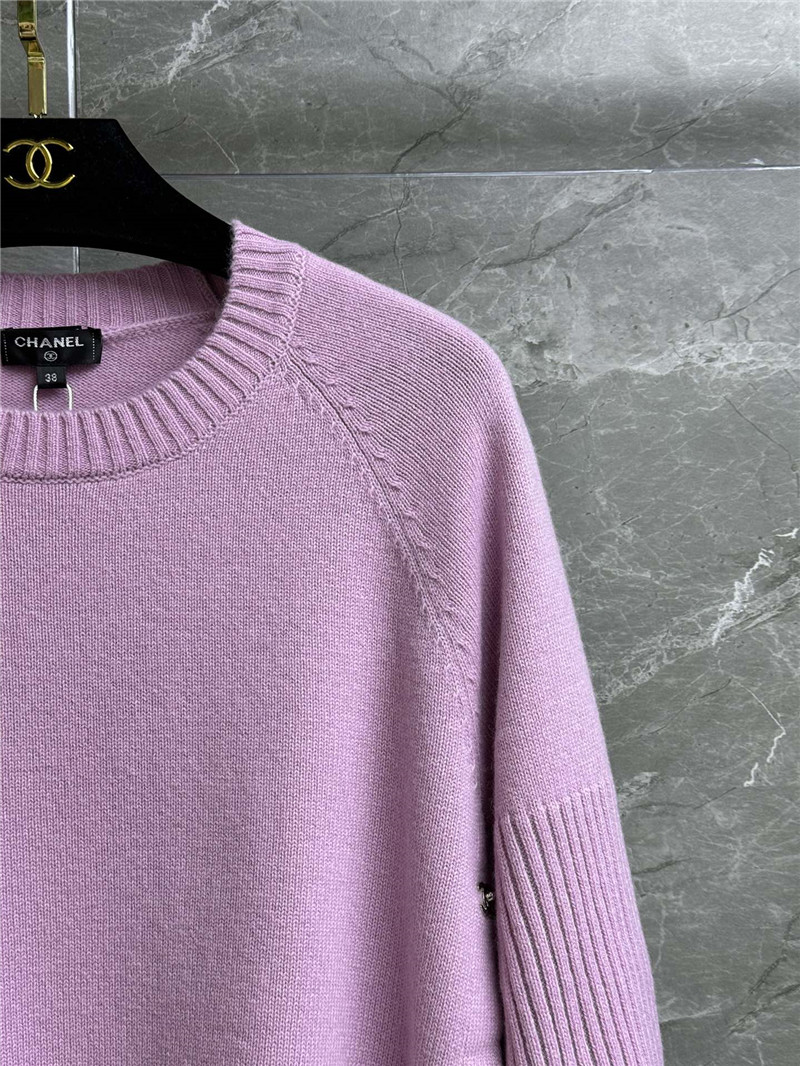 Ch**el turnlock hem crop sweater pink