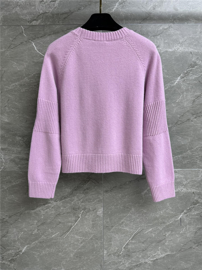 Ch**el turnlock hem crop sweater pink