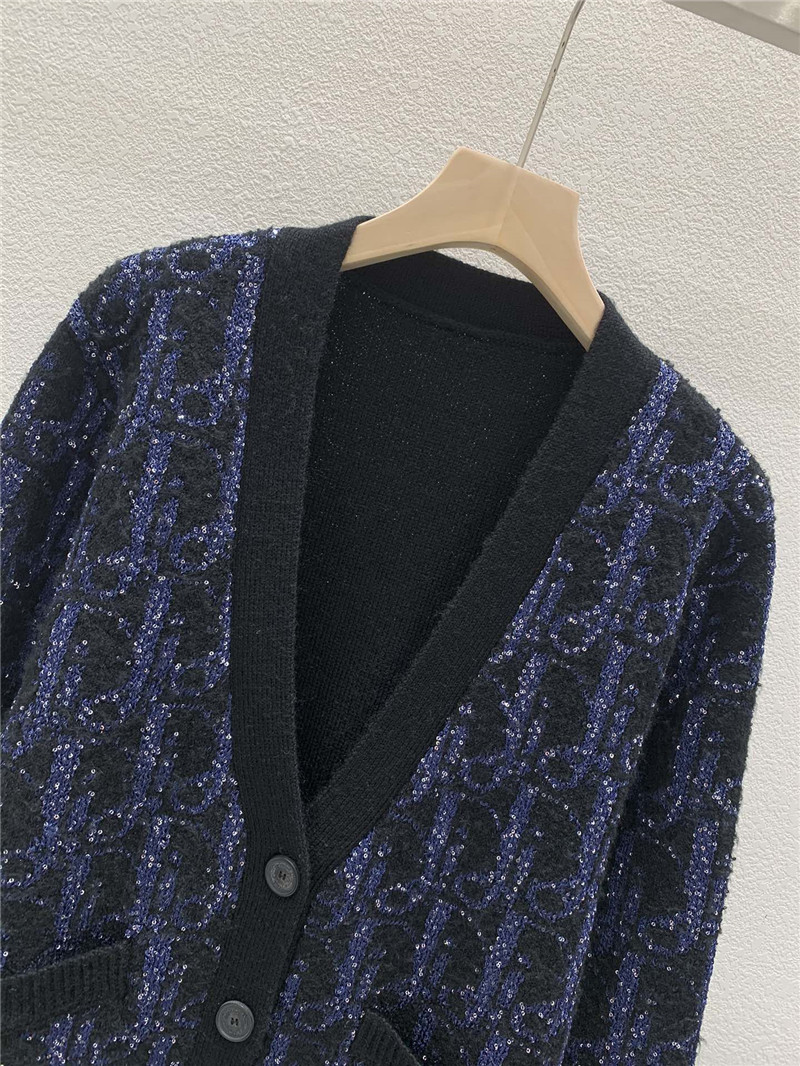 D10r v-neck oblique blend cardigan in black