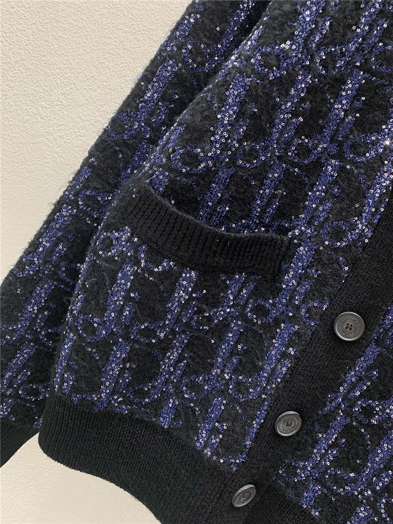 D10r v-neck oblique blend cardigan in black