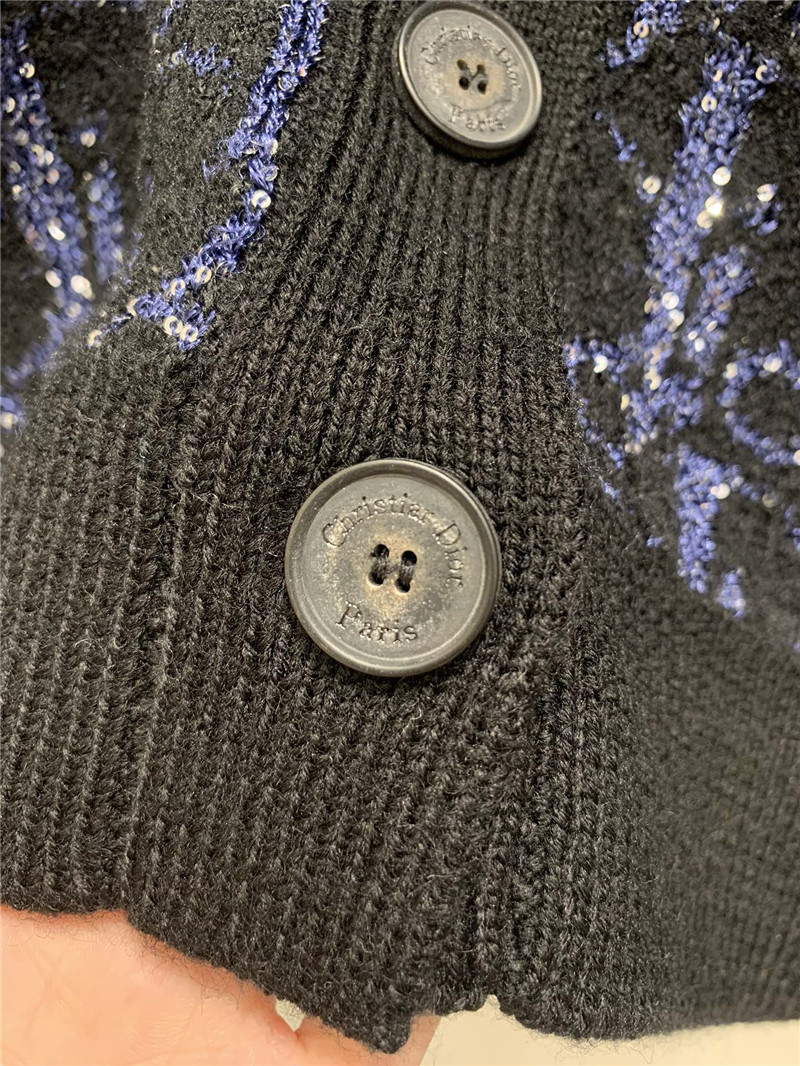 D10r v-neck oblique blend cardigan in black