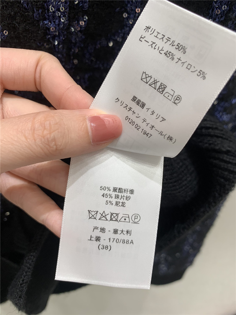 D10r v-neck oblique blend cardigan in black