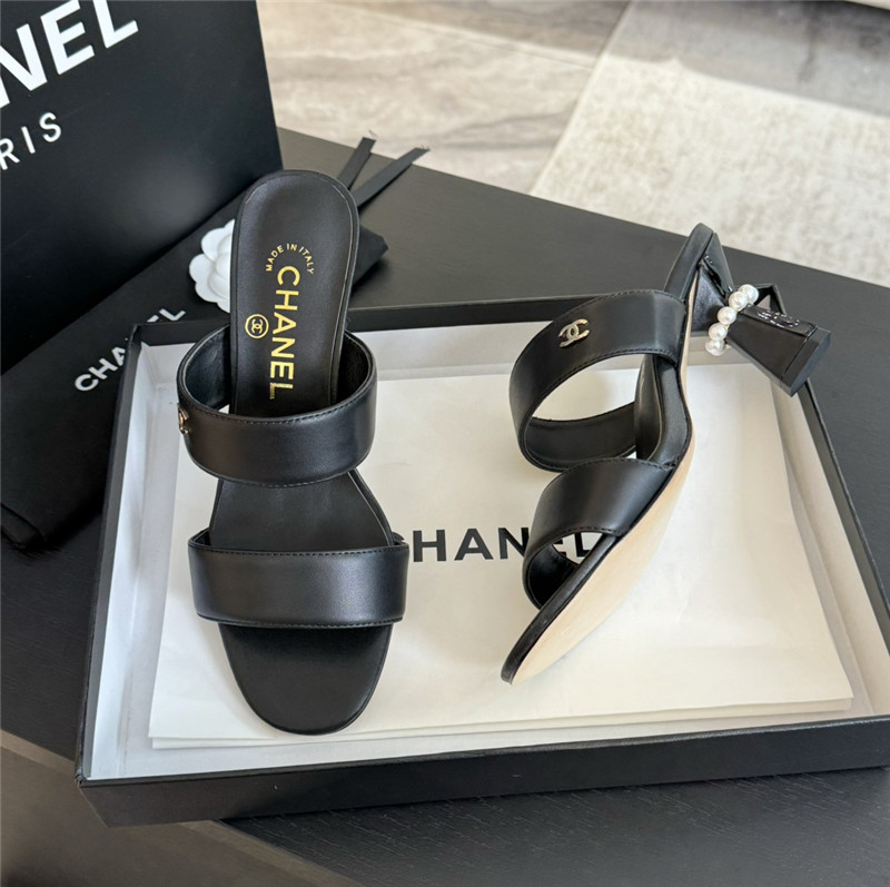 Ch**el pearl heel black smooth leather mules