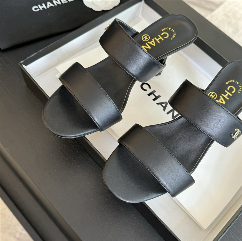 Ch**el pearl heel black smooth leather mules