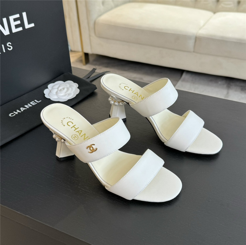 Ch**el pearl heel white smooth leather mules