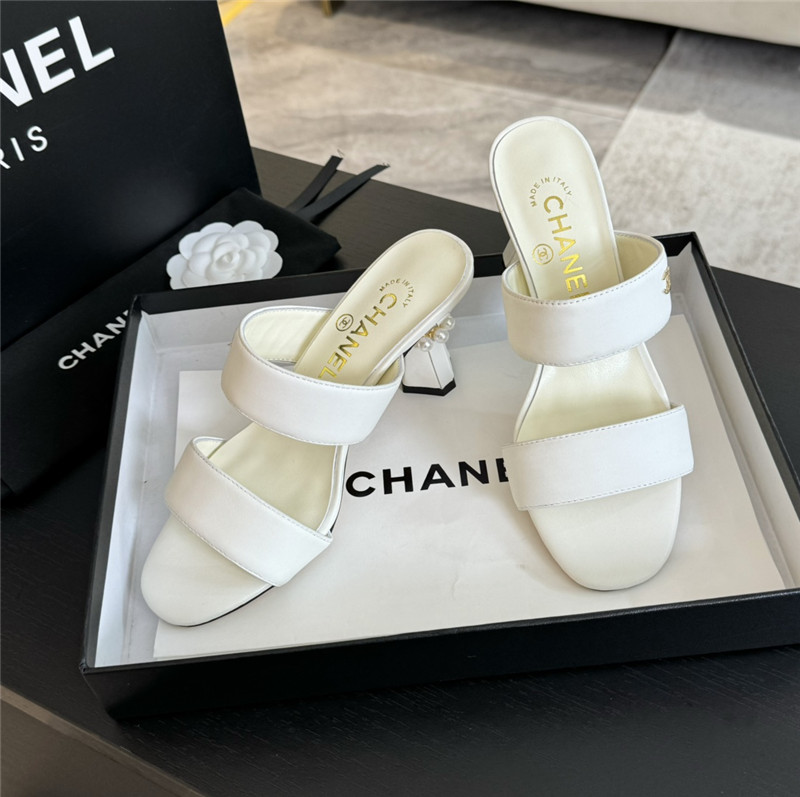 Ch**el pearl heel white smooth leather mules
