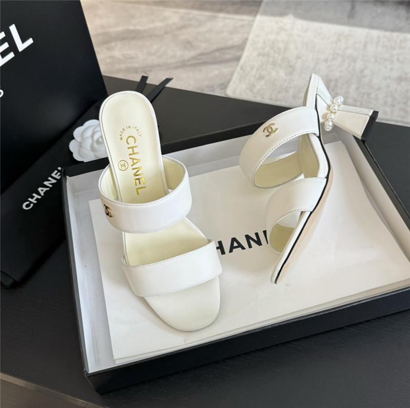 Ch**el pearl heel white smooth leather mules