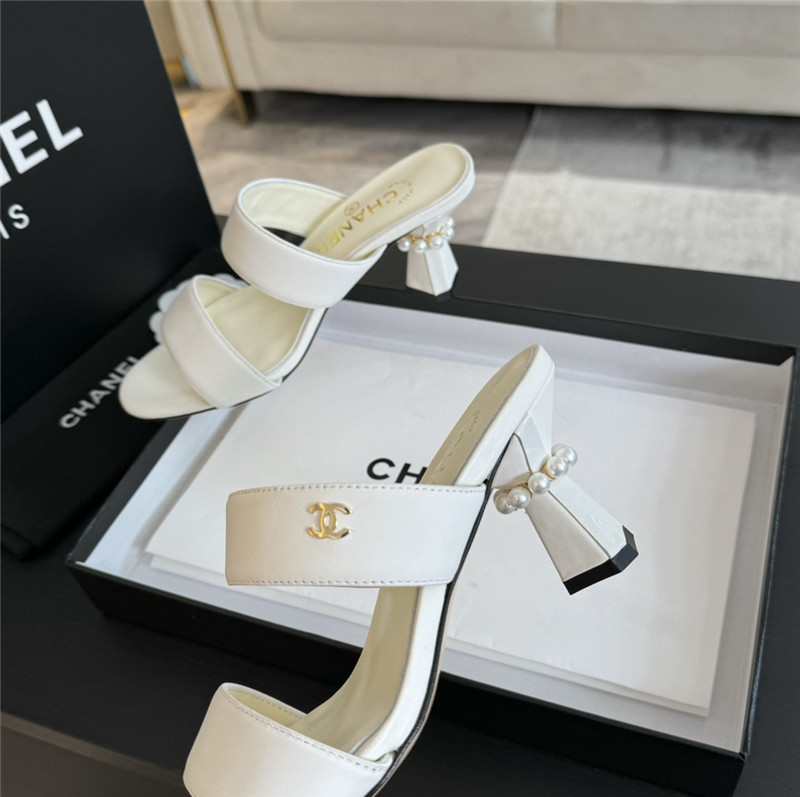 Ch**el pearl heel white smooth leather mules