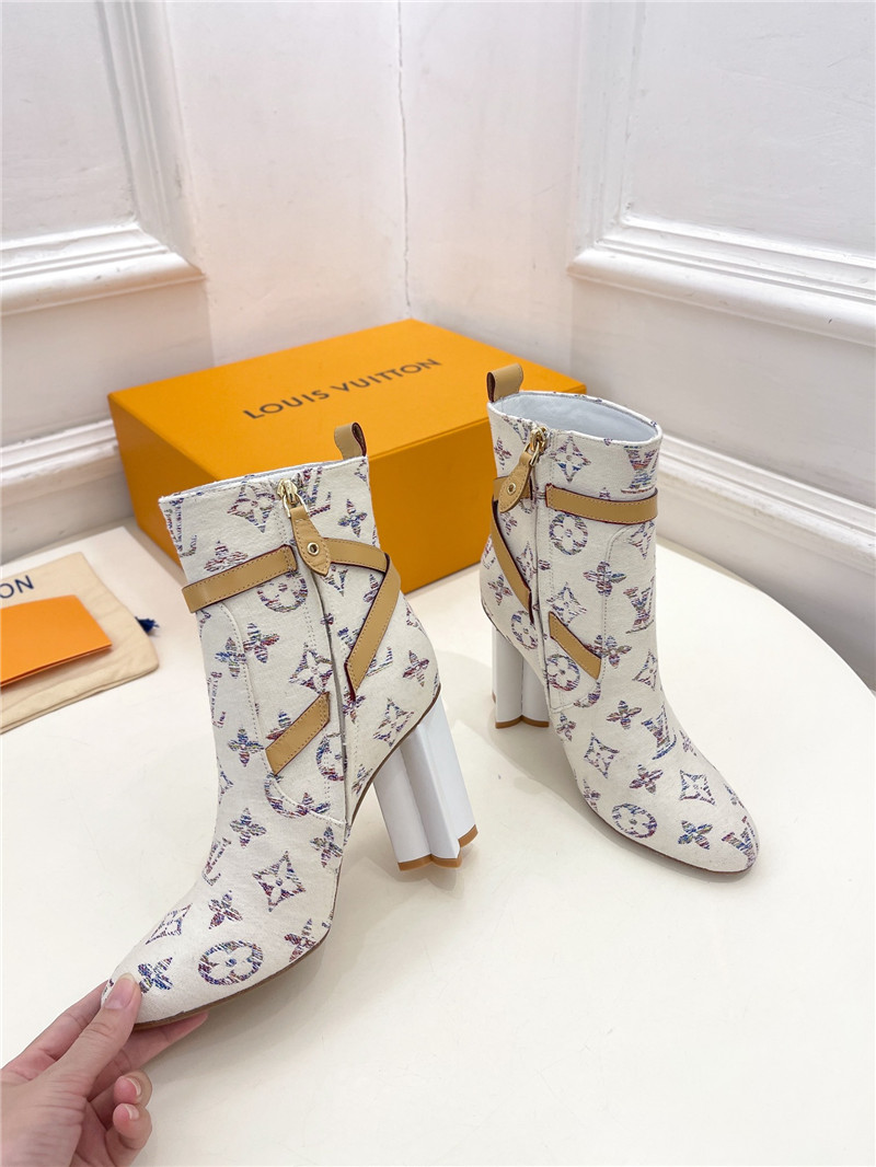 l0vis Vvtt0n beige monogram silhouette ankle boot