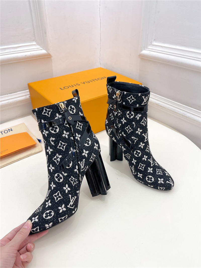 l0vis Vvtt0n navy monogram silhouette ankle boot