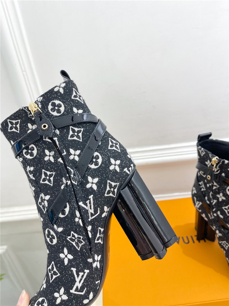 l0vis Vvtt0n navy monogram silhouette ankle boot