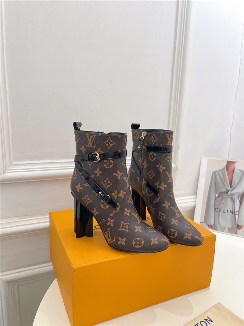 l0vis Vvtt0n monogram silhouette ankle boots