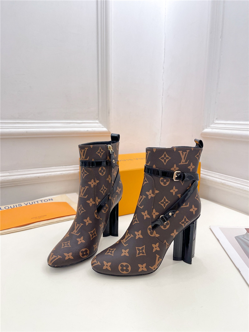 l0vis Vvtt0n monogram silhouette ankle boots