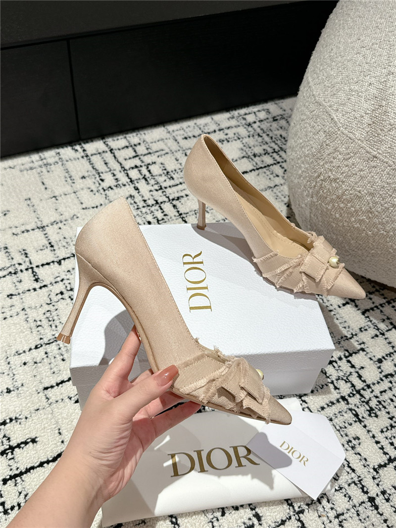 D10r aD10rable nude pumps fringed grosgrain