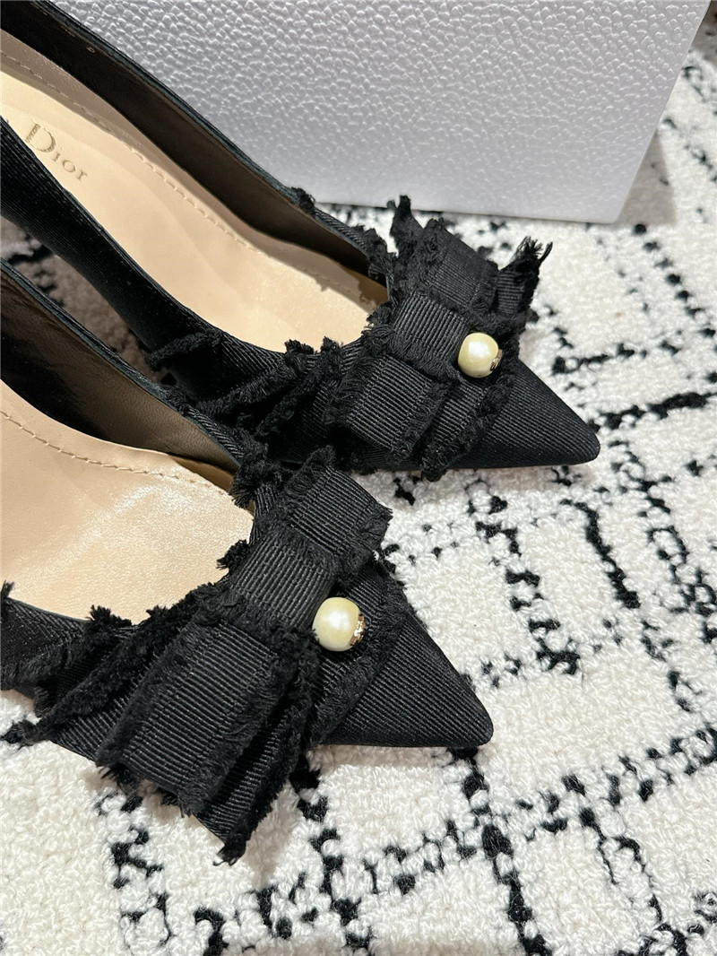 D10r aD10rable black pumps fringed grosgrain