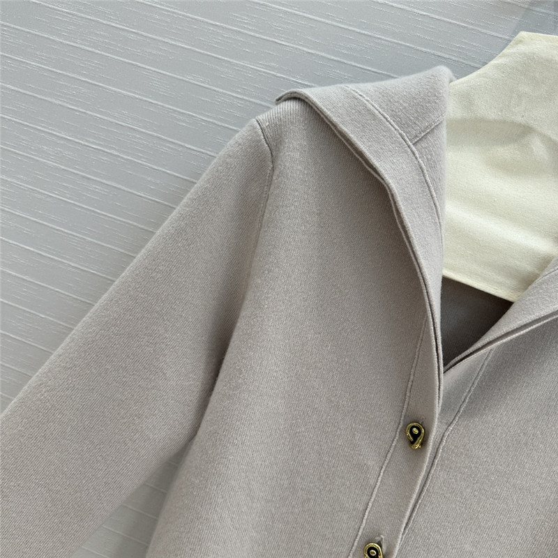 BV Lapel Wool Cardigan in Grey