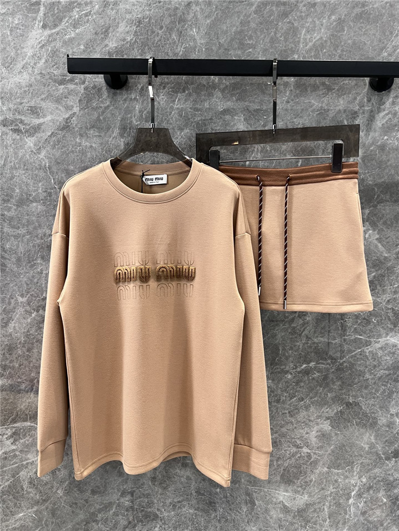 M1um1u sweatshirt + short skirt set