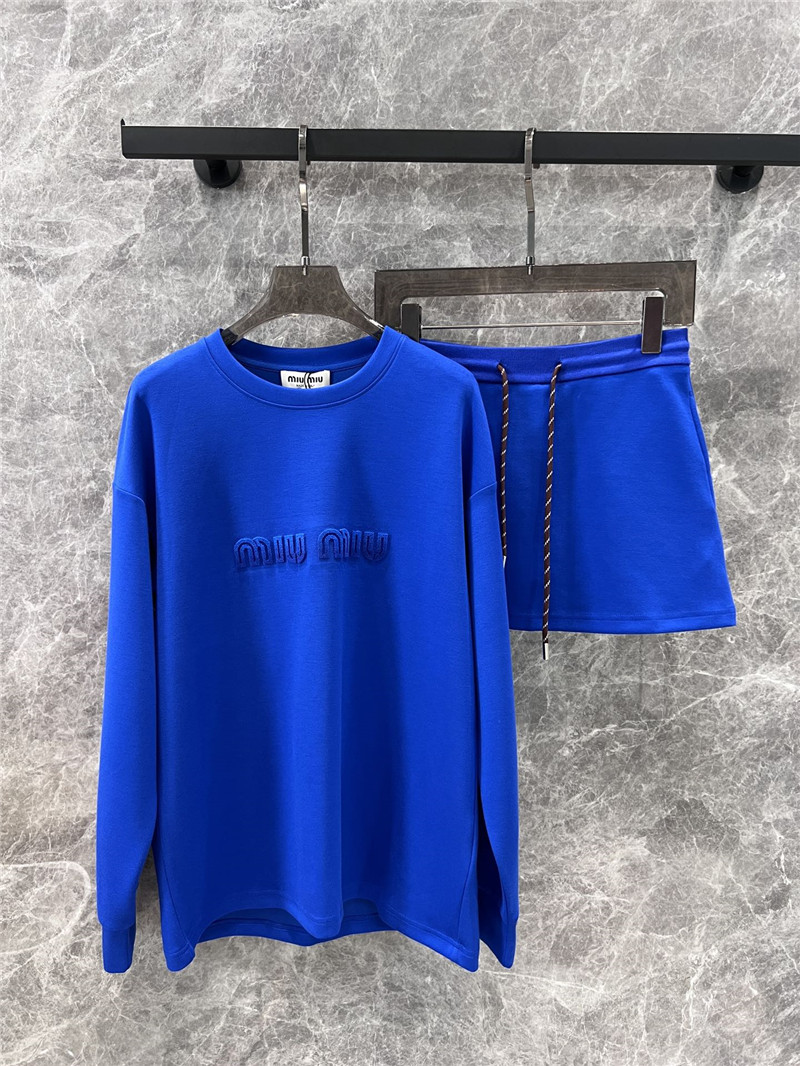 M1um1u sweatshirt + short skirt set