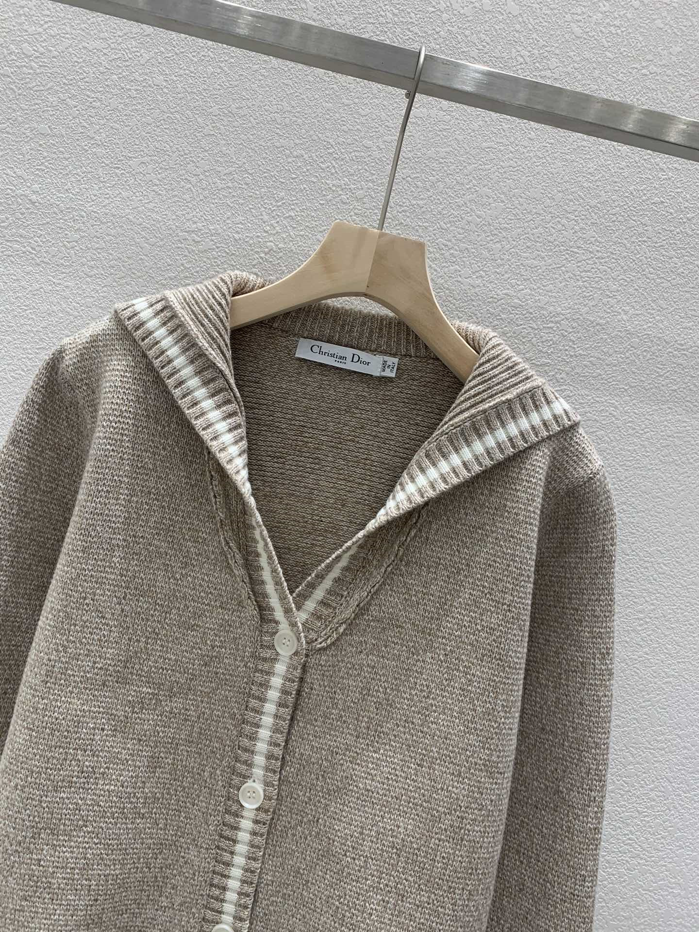 D10r contrast sailor collar cardigan in beige