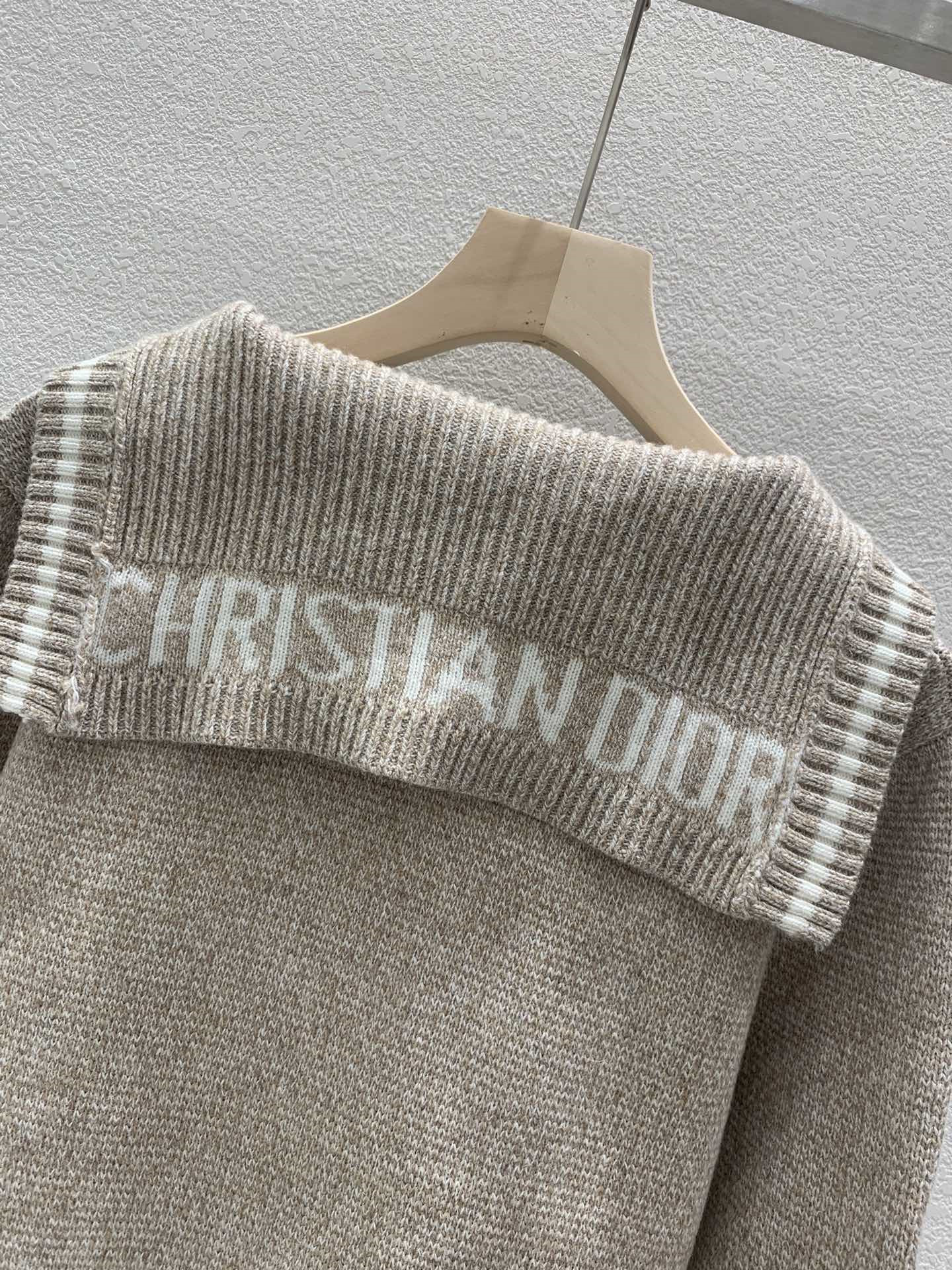 D10r contrast sailor collar cardigan in beige