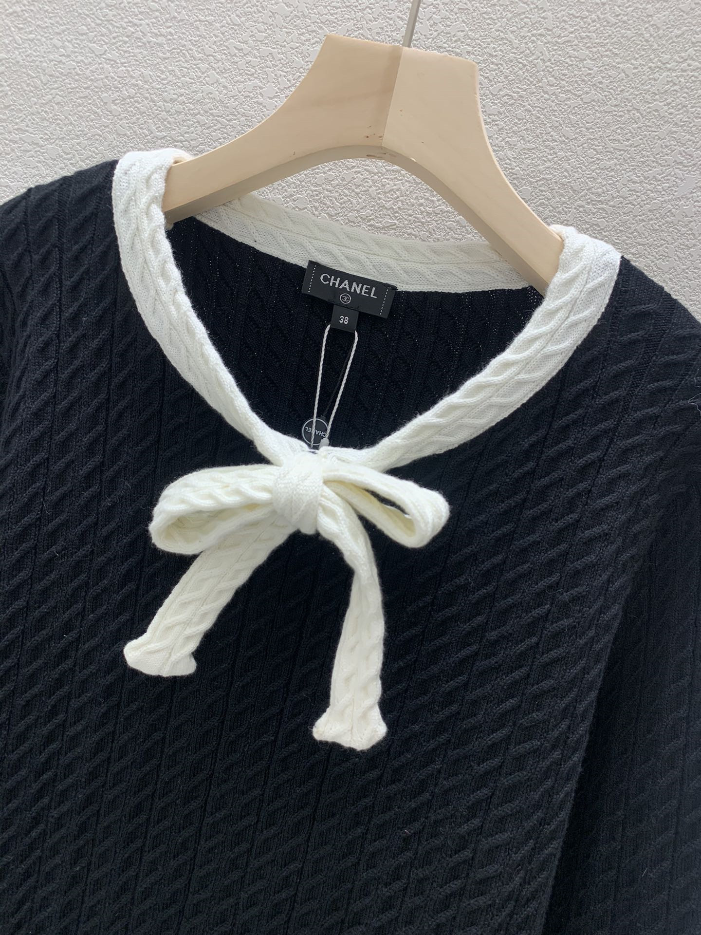 Ch**el contrast bow tie neck sweater in black