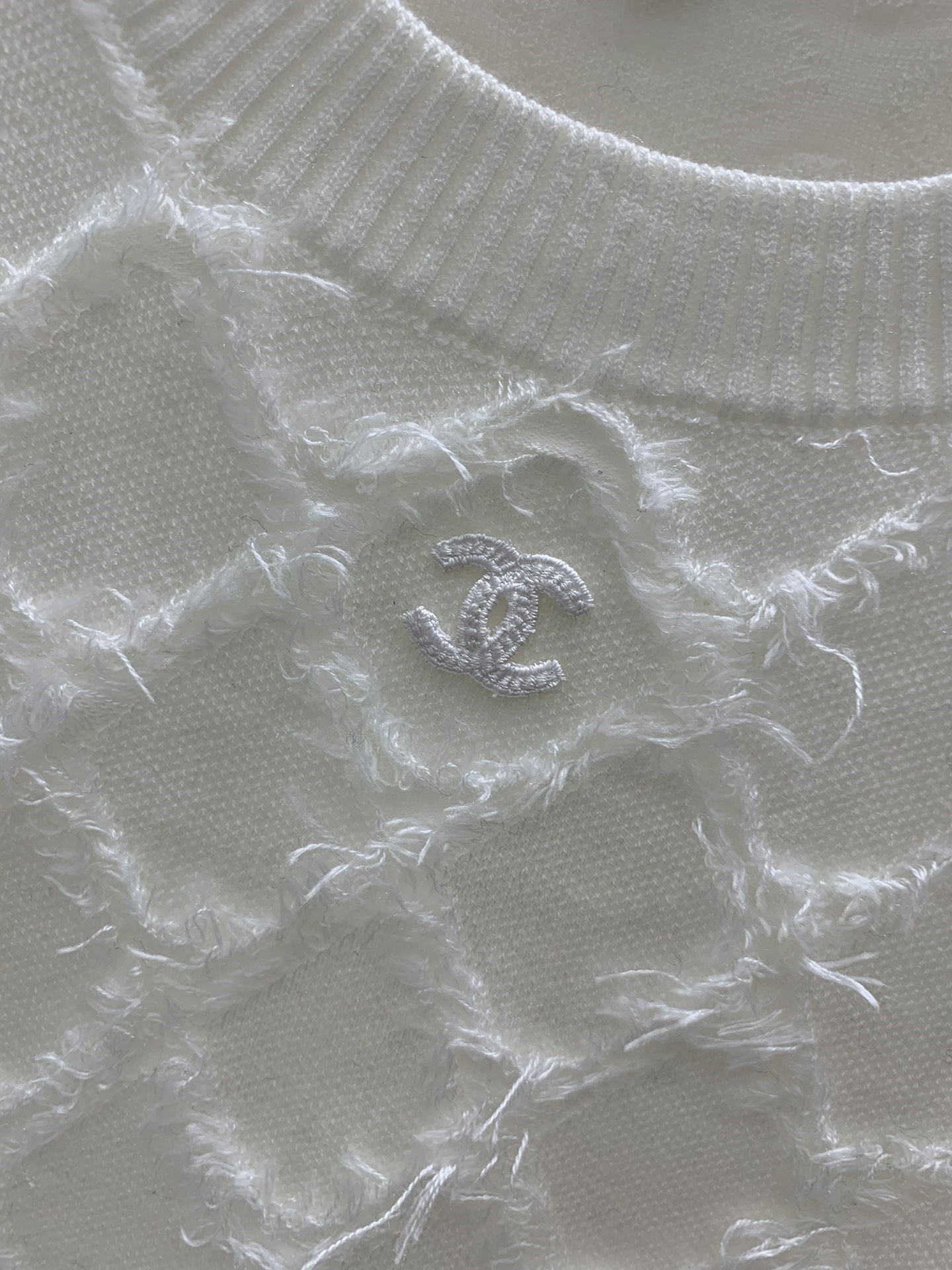 ch**el D1am0nd blend knit sweater white