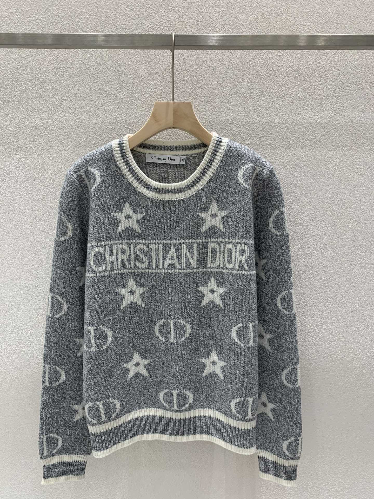 D10r white/grey contrast crewneck knit sweater