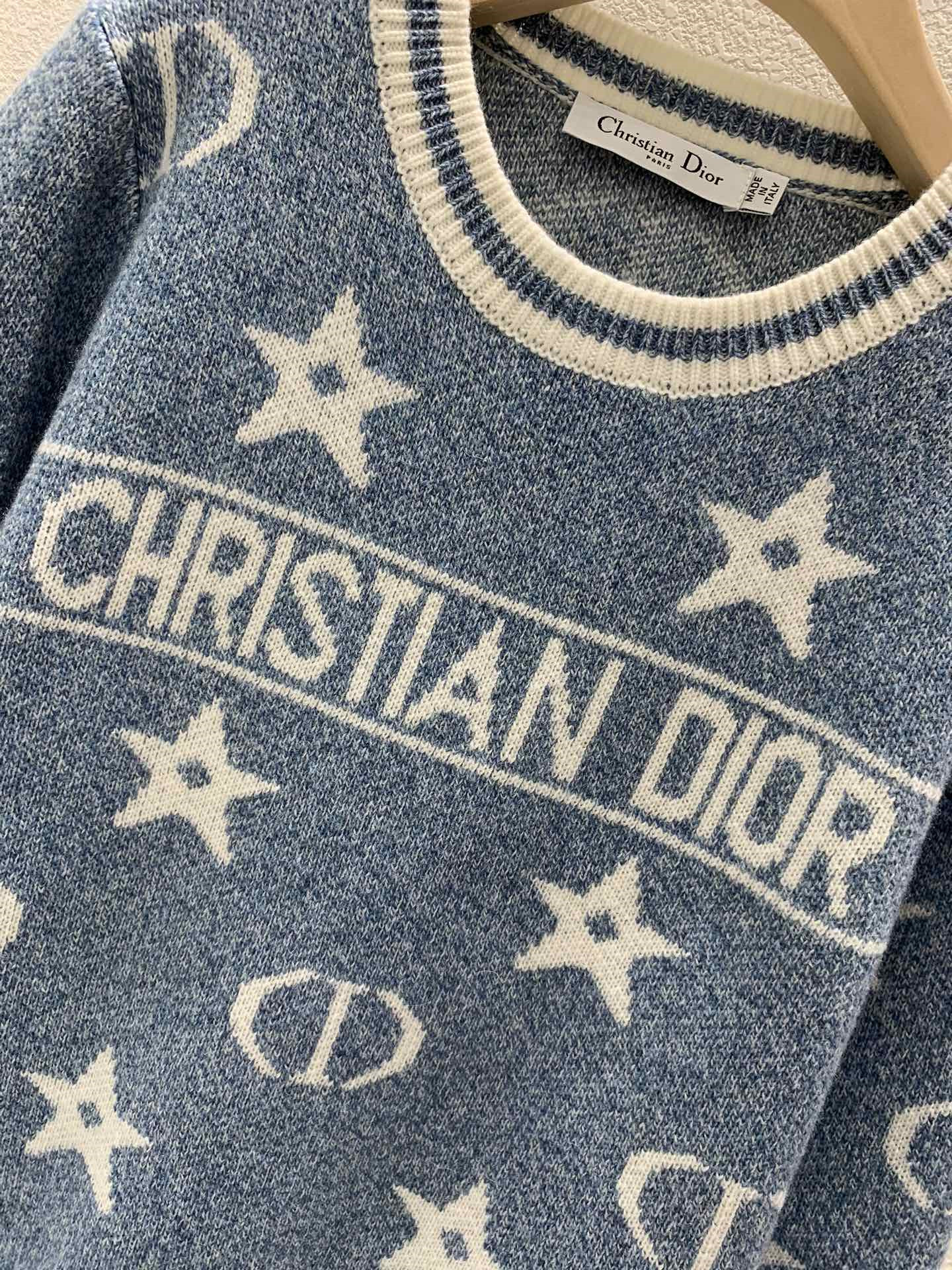 D10r white/blue contrast crewneck knit sweater