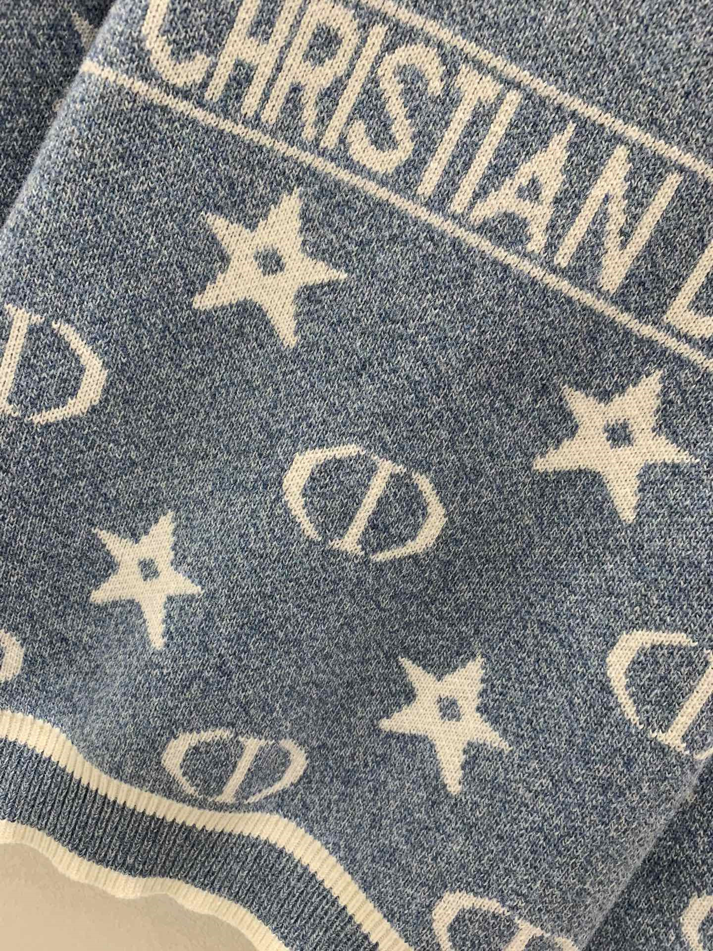 D10r white/blue contrast crewneck knit sweater