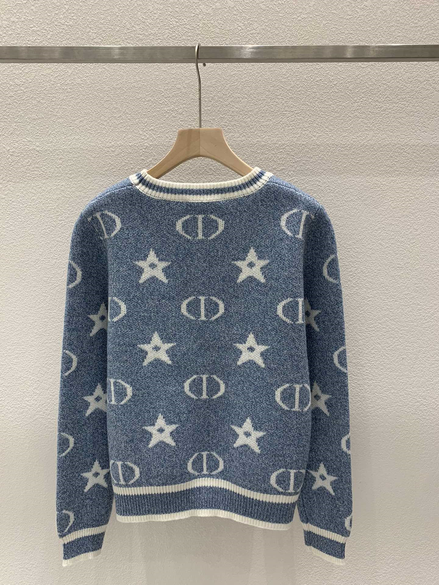 D10r white/blue contrast crewneck knit sweater