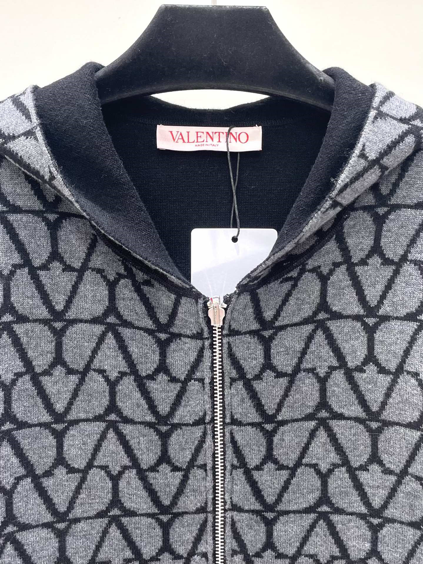 Va1e*ntin0 toile reversible wool jacket with hood