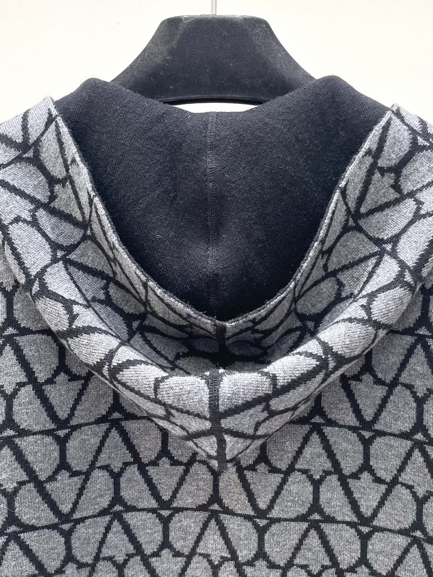 Va1e*ntin0 toile reversible wool jacket with hood