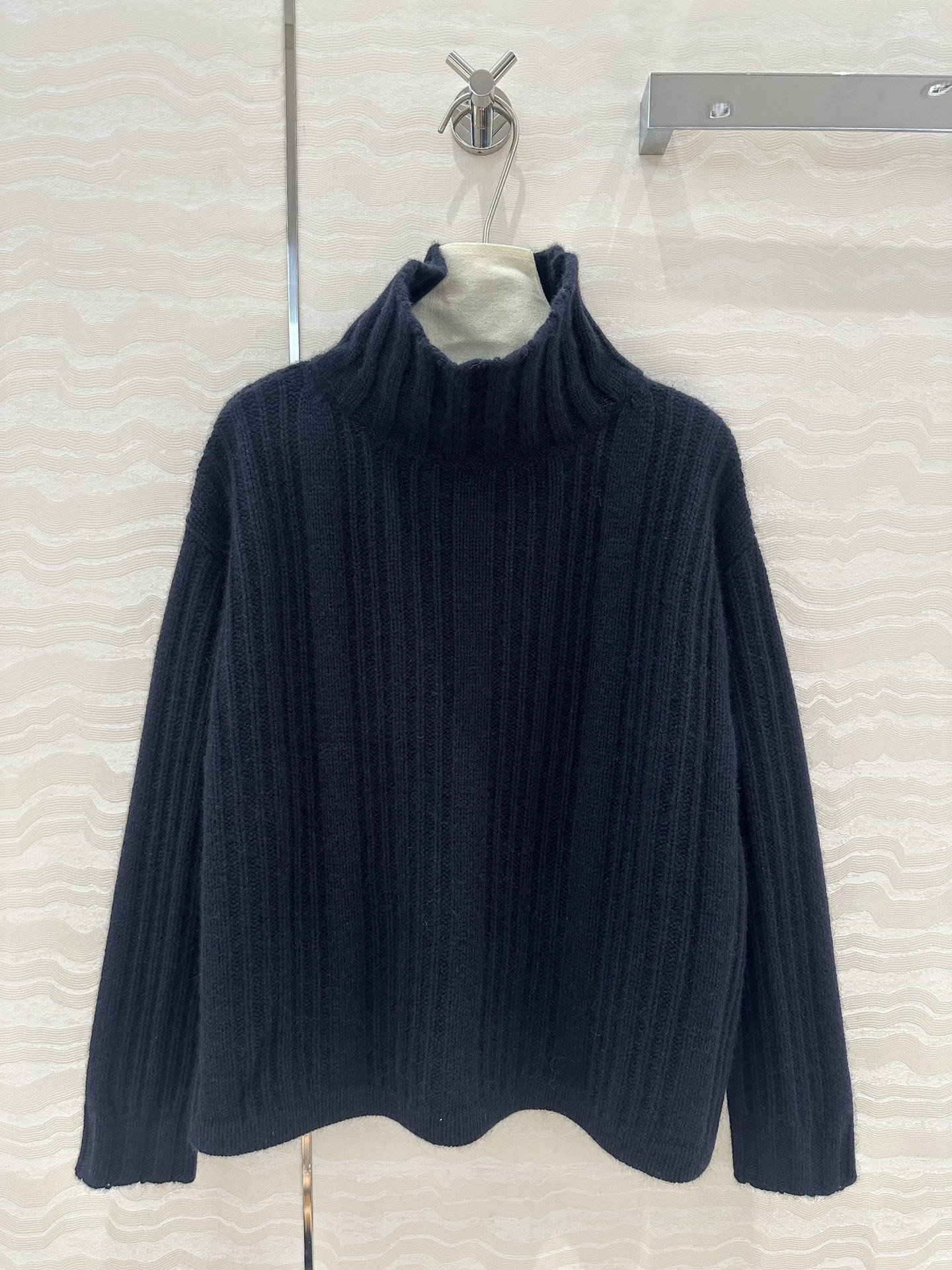 Vanitoo Vitalba Navy Turtleneck Sweater