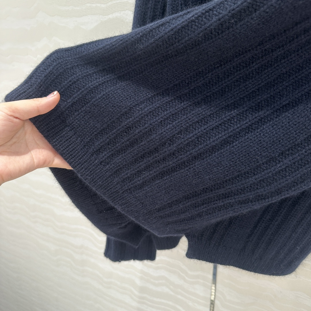 Vanitoo Vitalba Navy Turtleneck Sweater