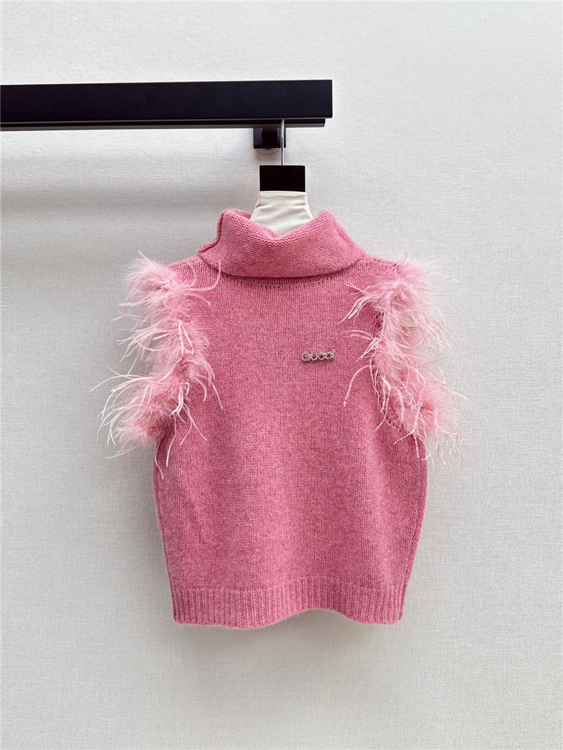 Gvc*1 fur trim sleeveless turtleneck top pink