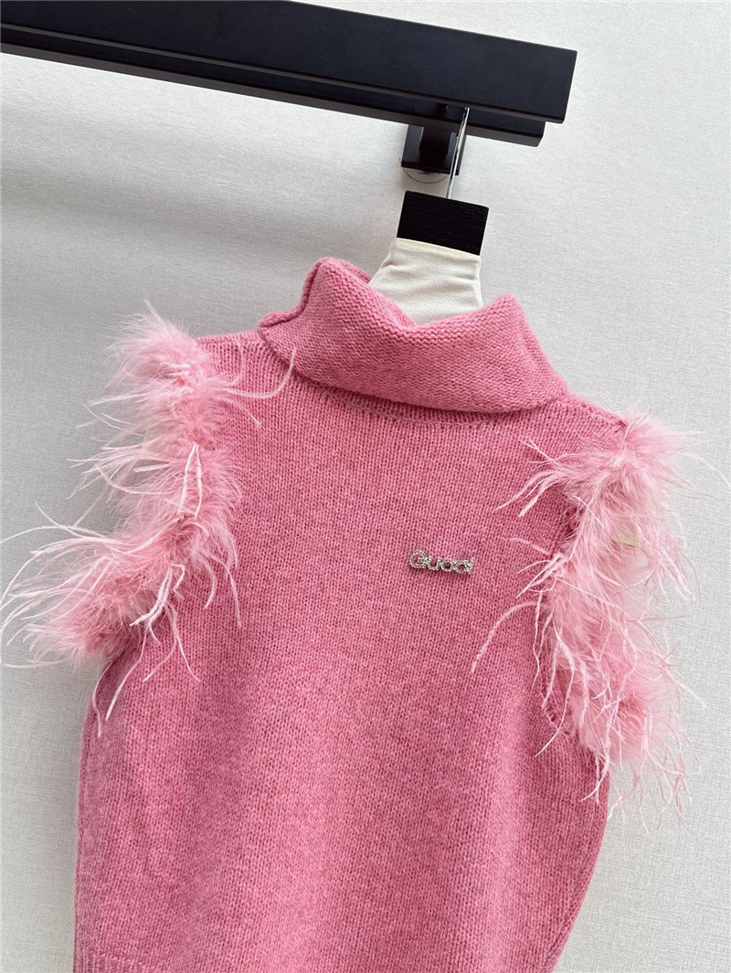 Gvc*1 fur trim sleeveless turtleneck top pink