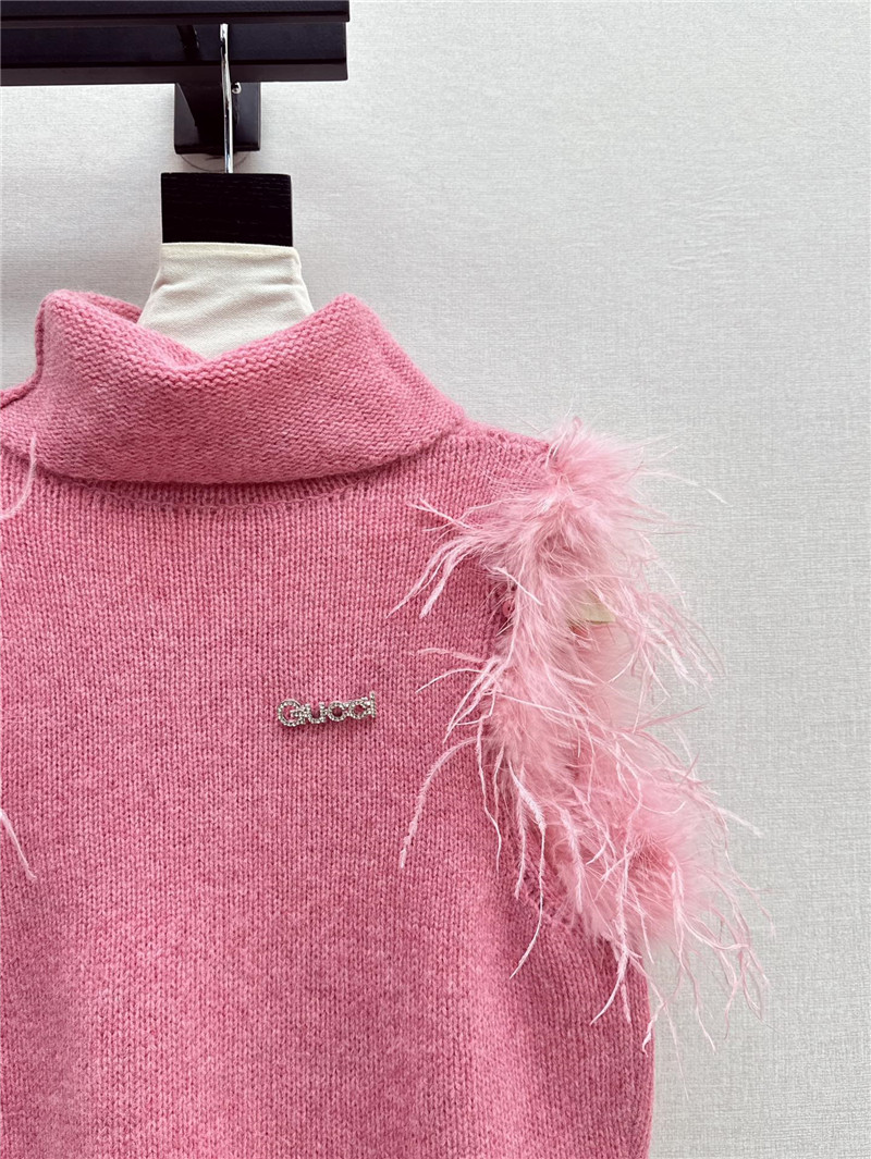 Gvc*1 fur trim sleeveless turtleneck top pink