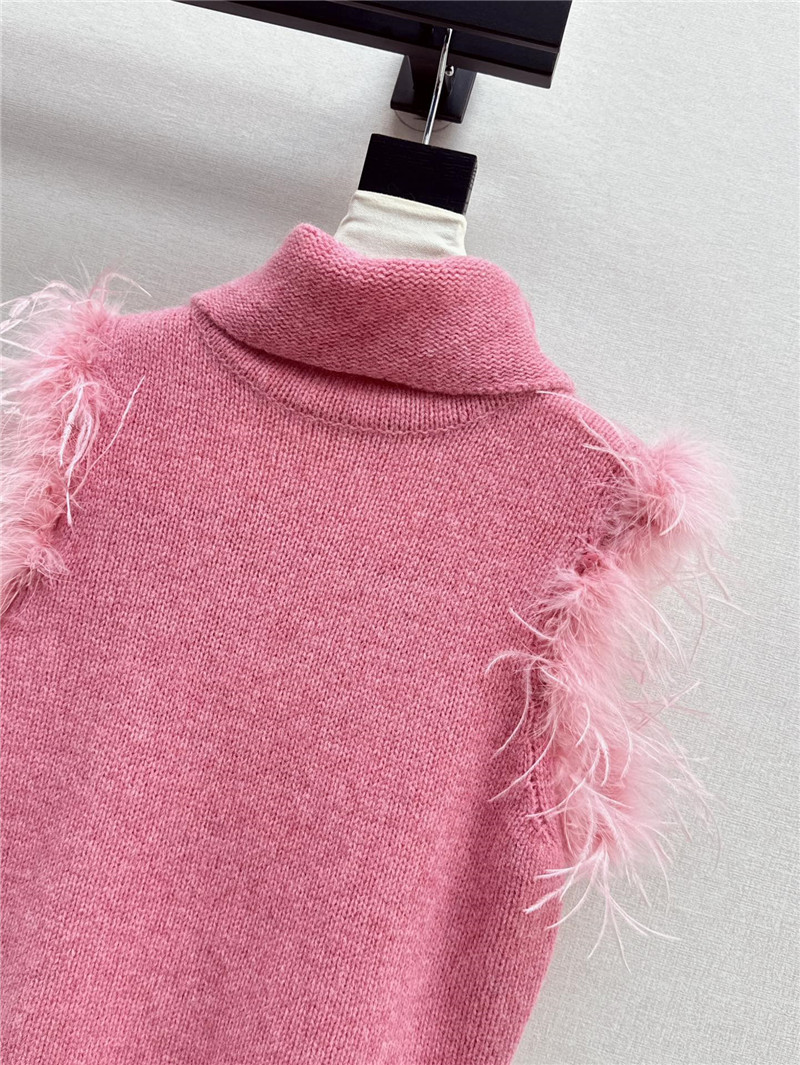 Gvc*1 fur trim sleeveless turtleneck top pink