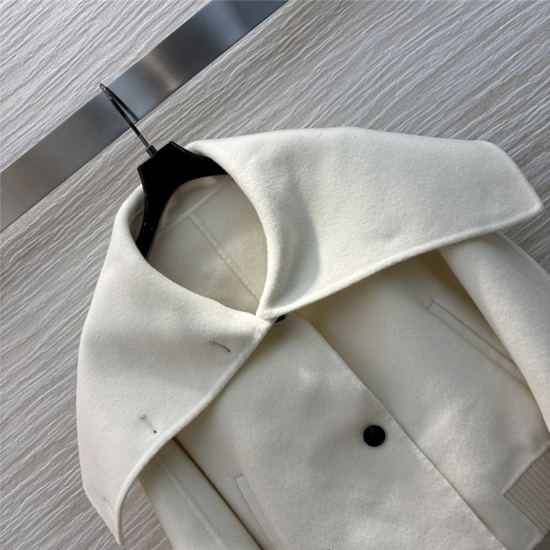 D10r large cape jacket