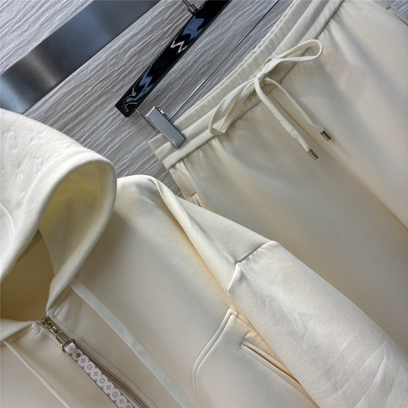 l0vis Vvtt0n lv casual suit