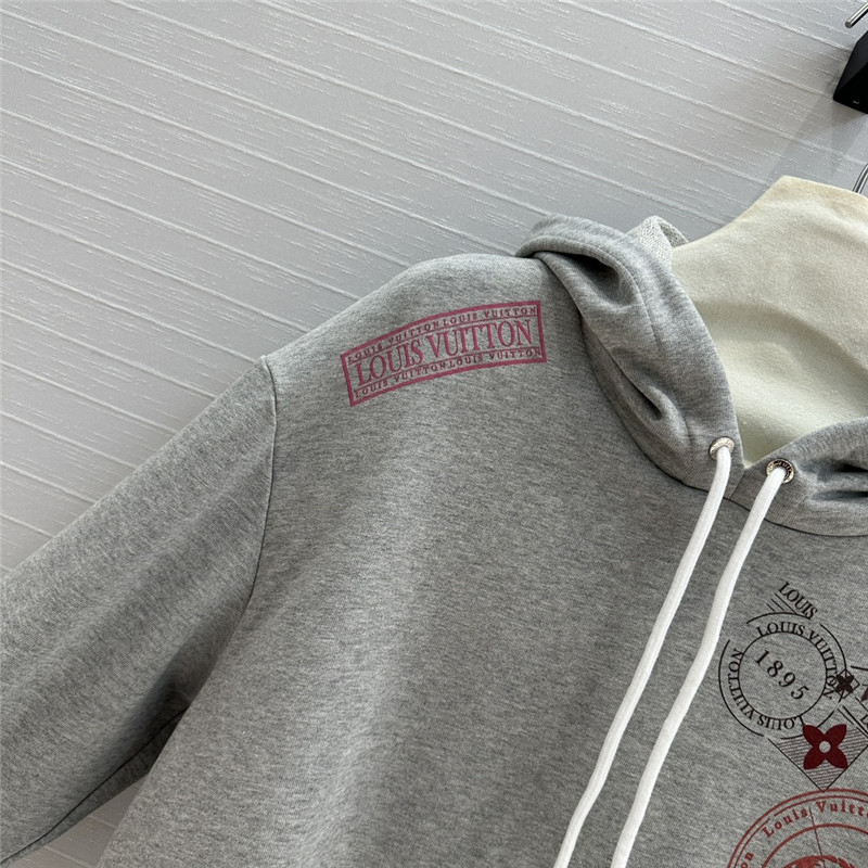 l0vis Vvtt0n travel stamp cropped hoodie grey
