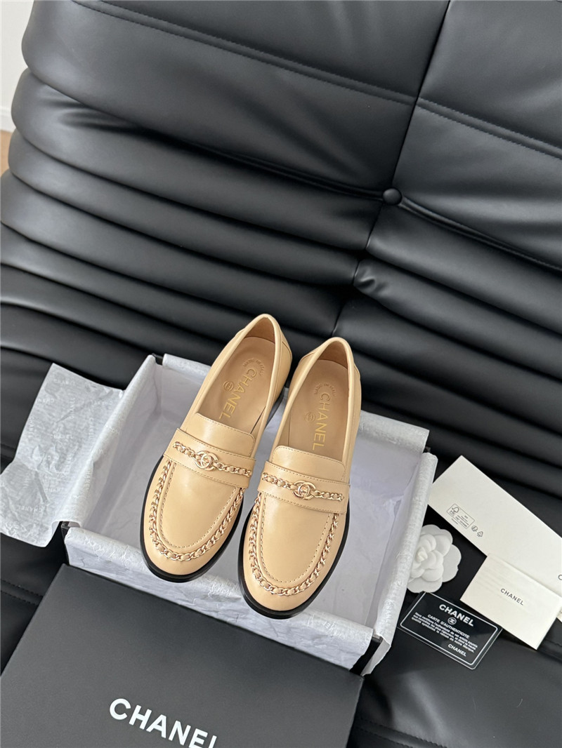 Ch**el chain loafers in beige smooth leather