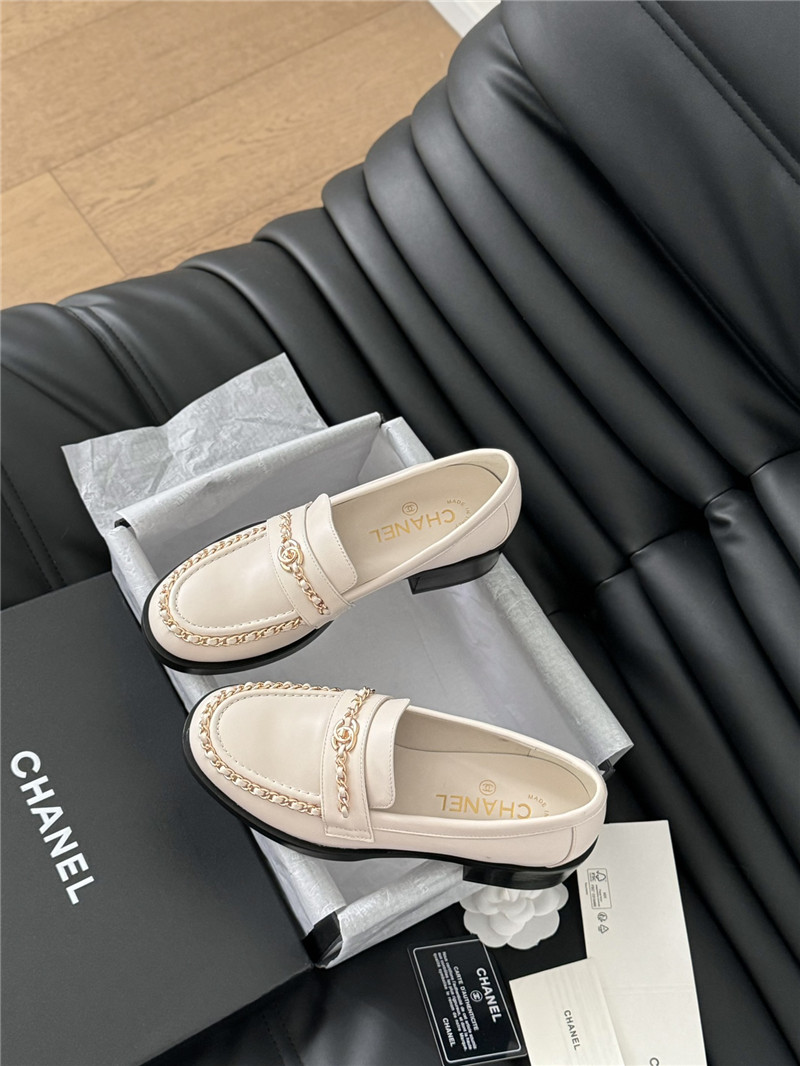 Ch**el chain loafers in white smooth leather