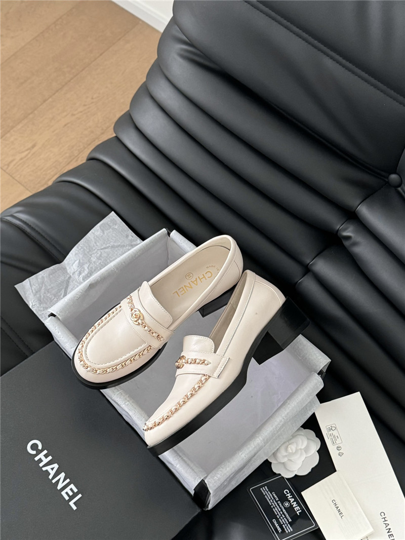 Ch**el chain loafers in white smooth leather