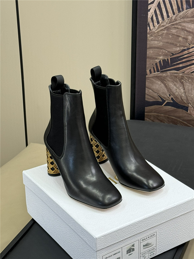 D10r black calfskin icon heeled ankle boot